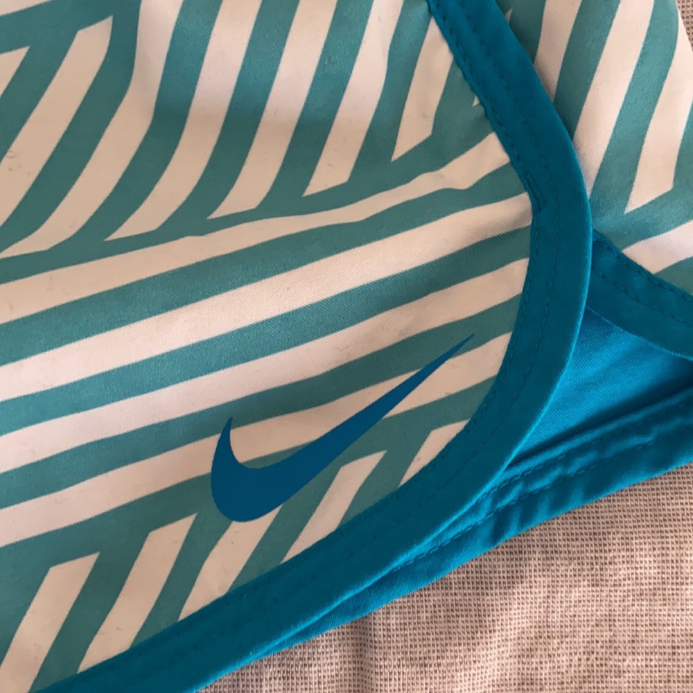 Reversible Nike Shorts - Picture 2 of 6